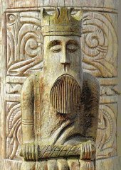 uig-chessman-king-with-rear-design-background-proof