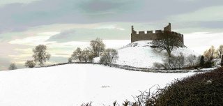 hume-castlie-in-snow-scottish-borders_1